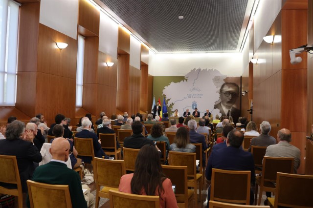 O Parlamento acolle a presentación do libro “O Estatuto de Galiza. Antecedentes e comentarios”
